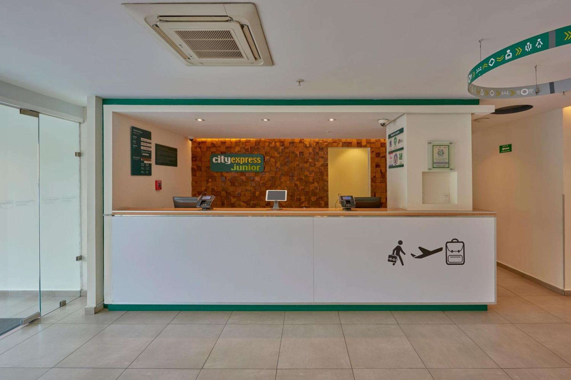 City Express Junior By Marriott Leon Centro De Convenciones Екстериор снимка