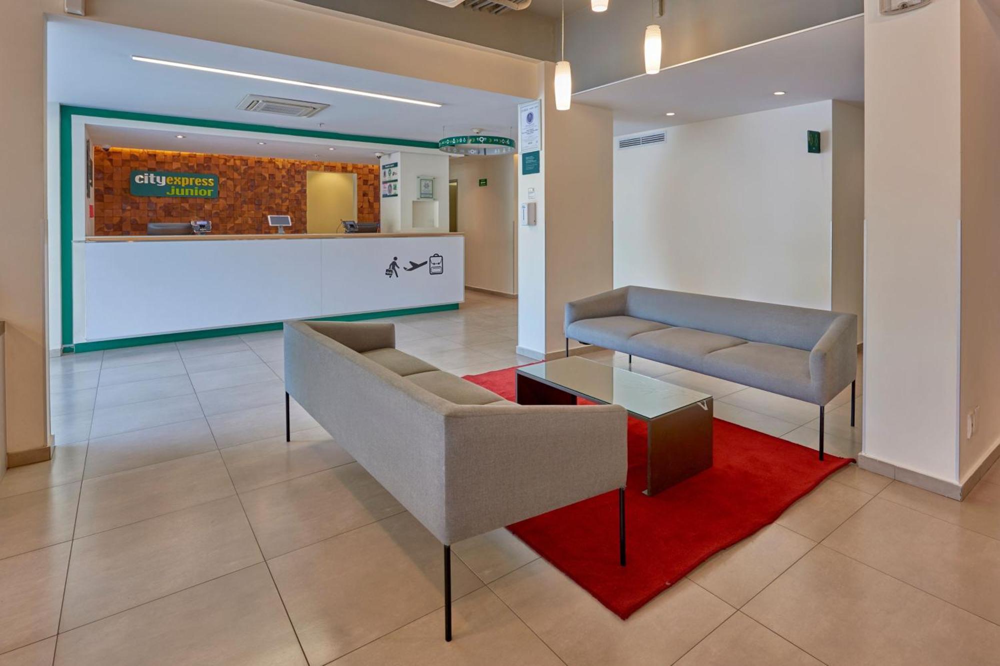 City Express Junior By Marriott Leon Centro De Convenciones Екстериор снимка