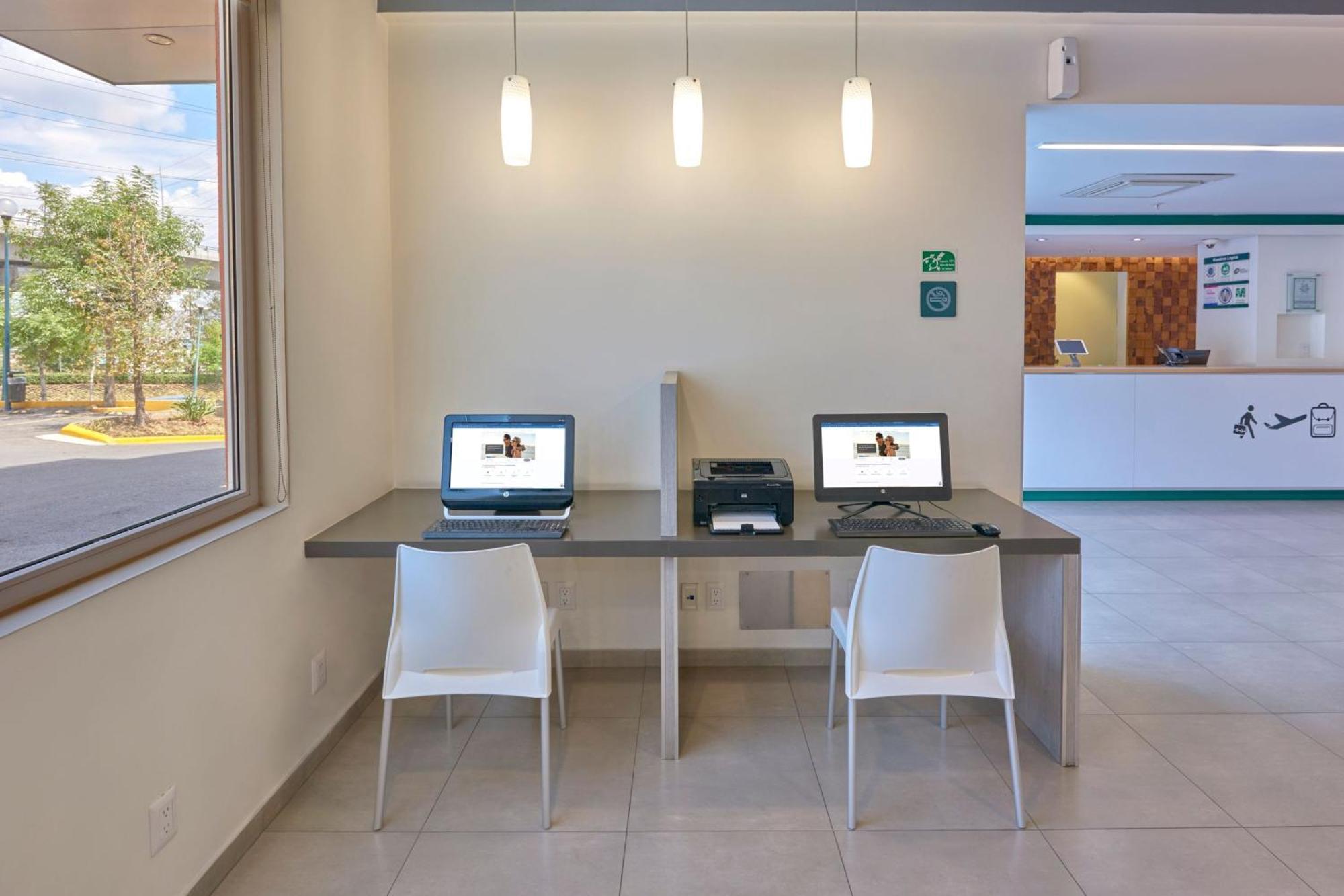 City Express Junior By Marriott Leon Centro De Convenciones Екстериор снимка