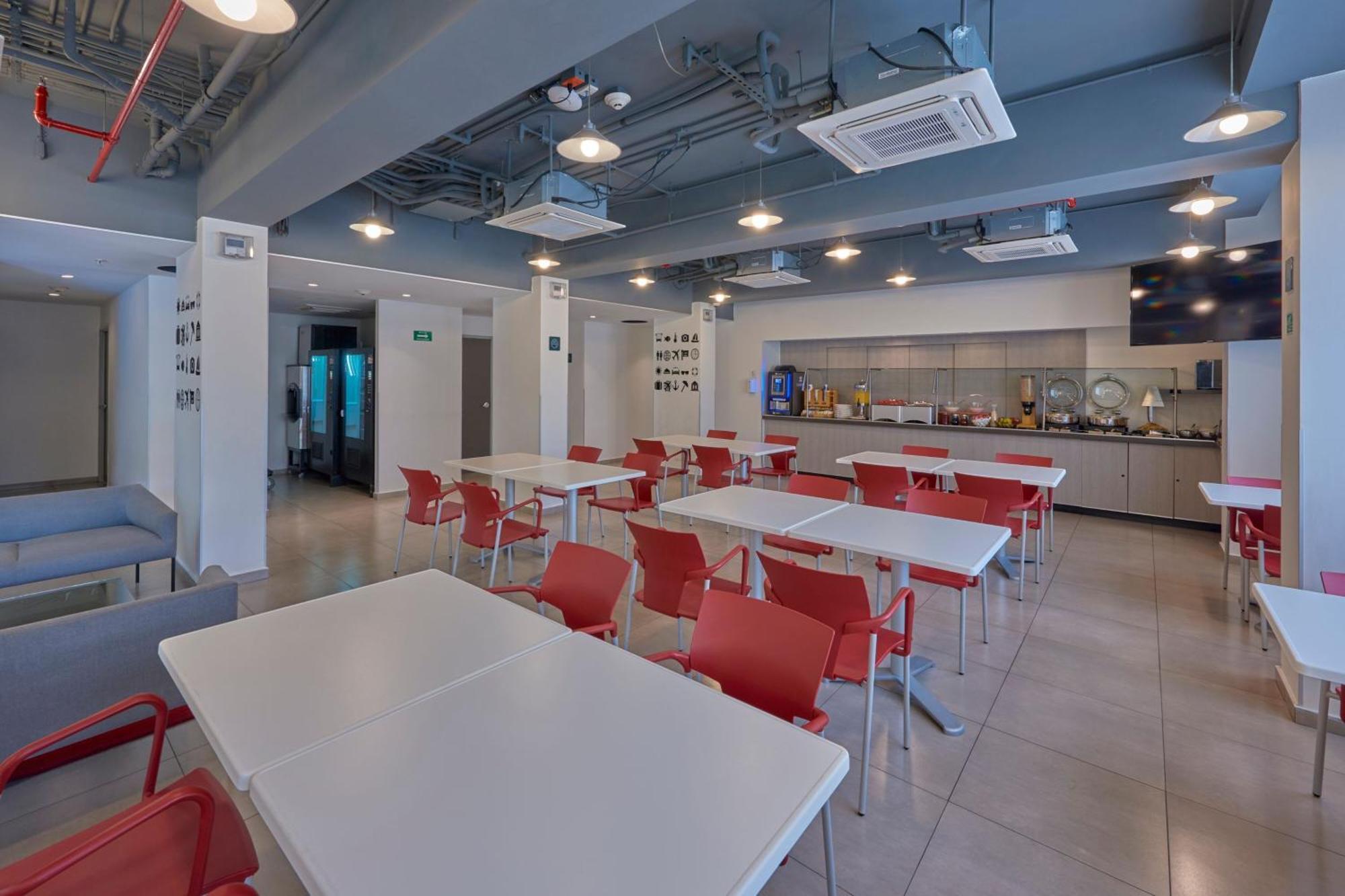 City Express Junior By Marriott Leon Centro De Convenciones Екстериор снимка