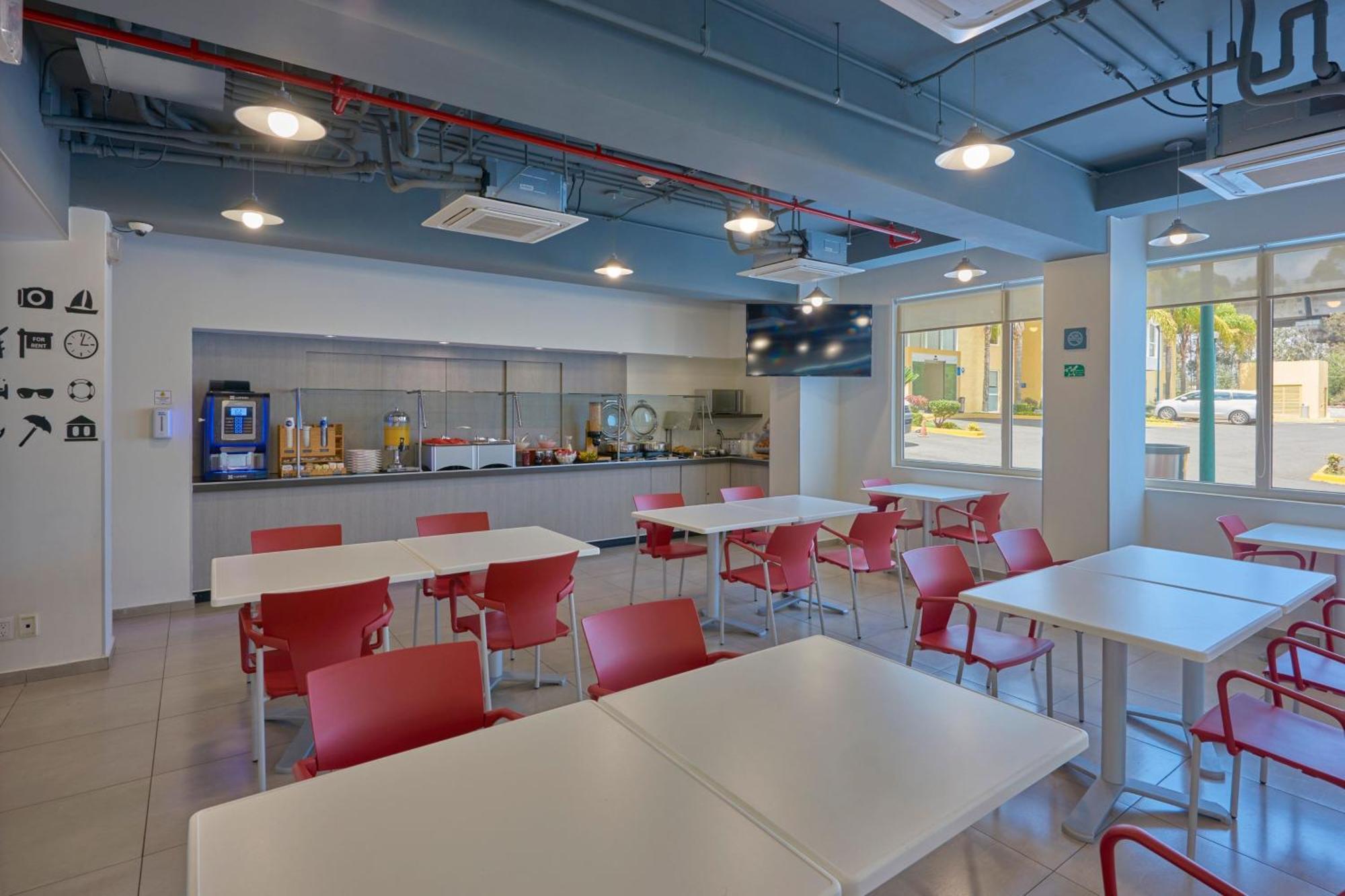 City Express Junior By Marriott Leon Centro De Convenciones Екстериор снимка