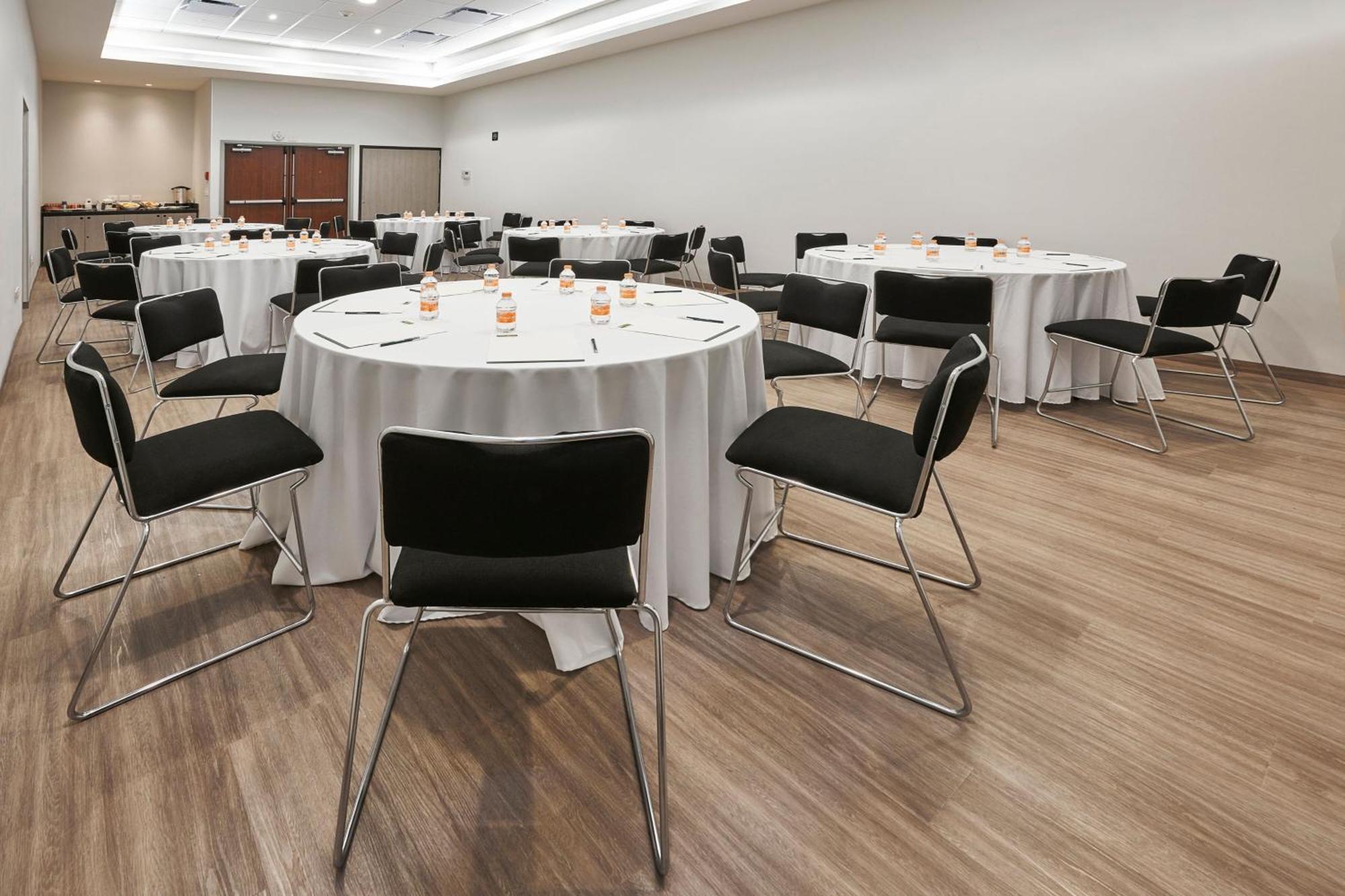City Express Junior By Marriott Leon Centro De Convenciones Екстериор снимка