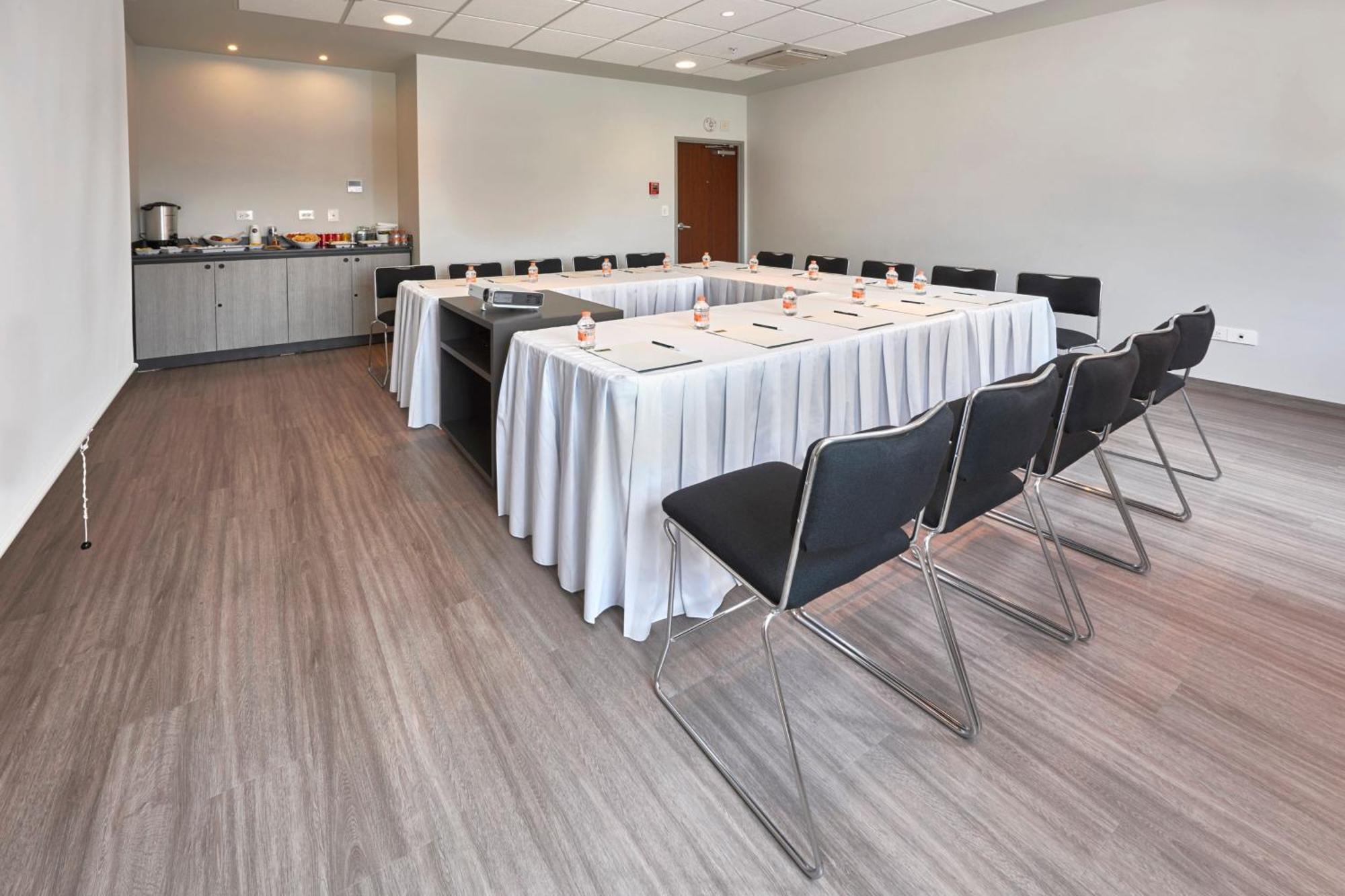 City Express Junior By Marriott Leon Centro De Convenciones Екстериор снимка