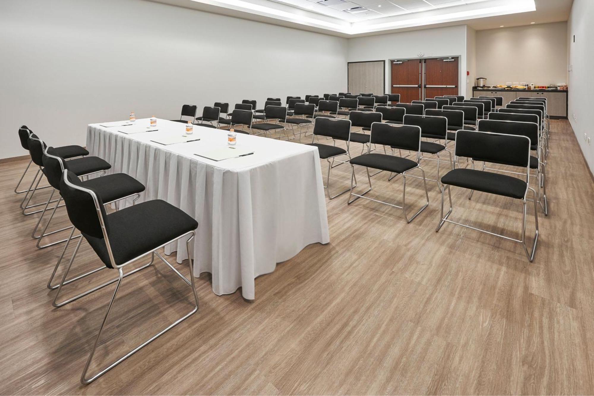 City Express Junior By Marriott Leon Centro De Convenciones Екстериор снимка