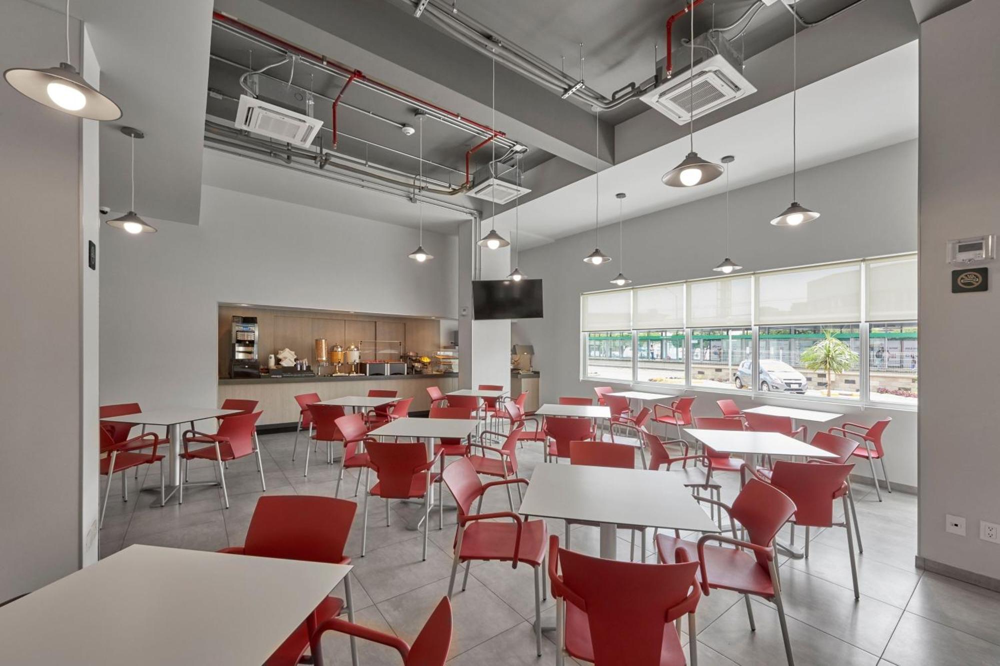 City Express Junior By Marriott Leon Centro De Convenciones Екстериор снимка