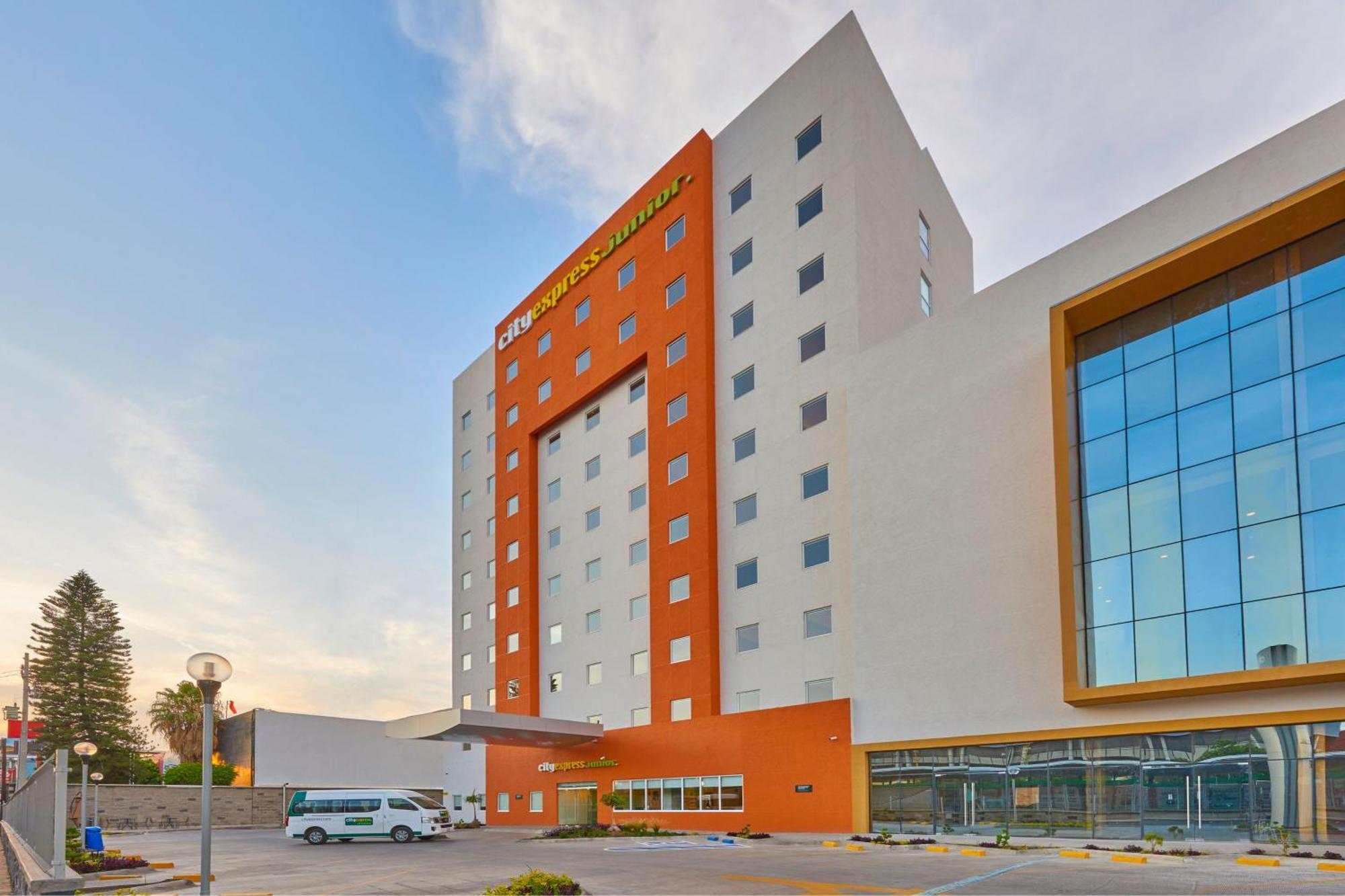 City Express Junior By Marriott Leon Centro De Convenciones Екстериор снимка