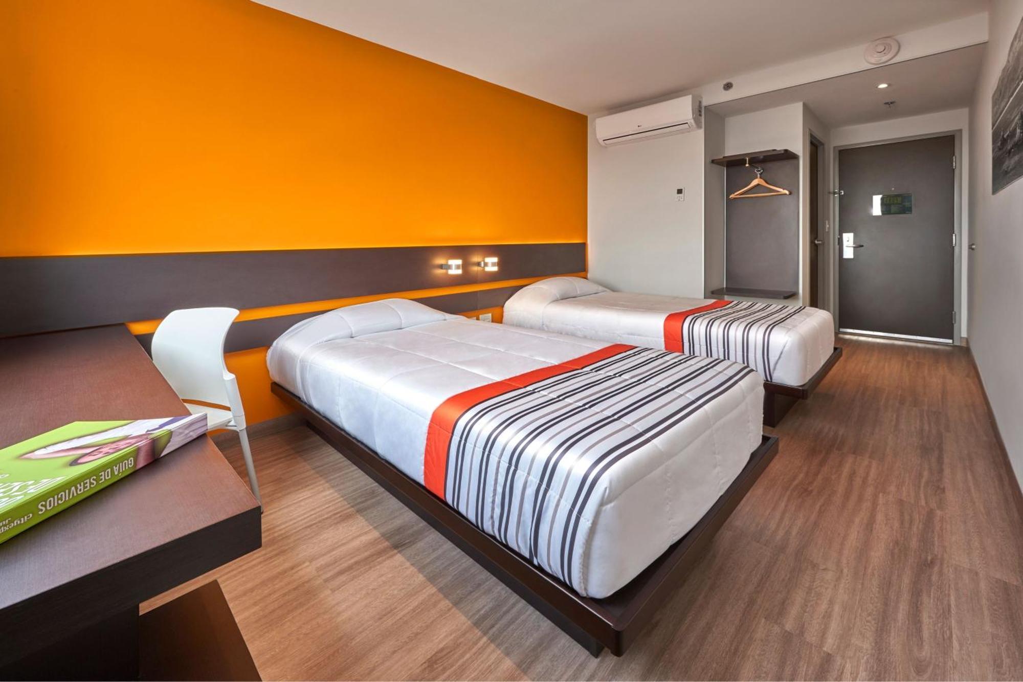 City Express Junior By Marriott Leon Centro De Convenciones Екстериор снимка