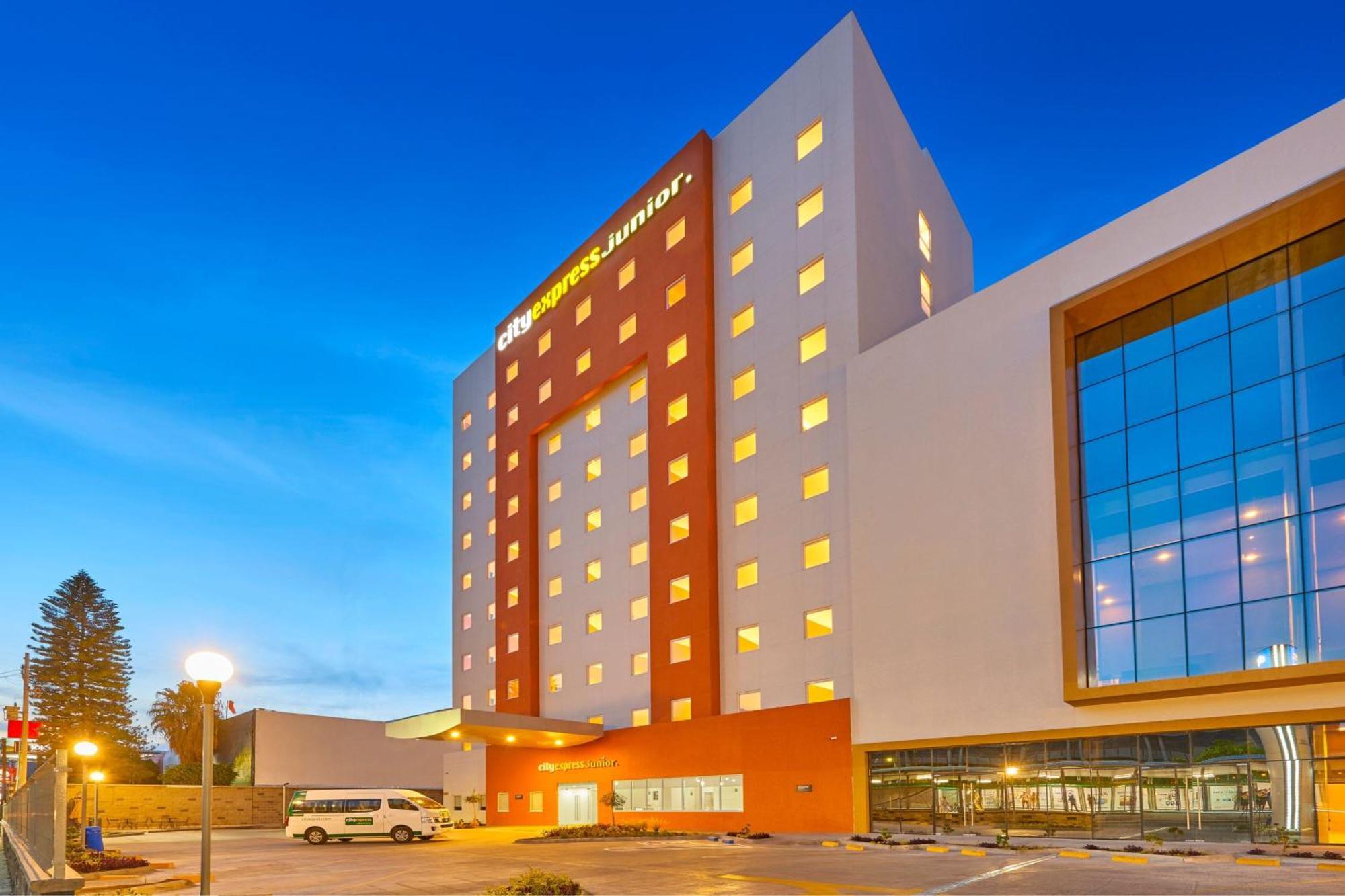 City Express Junior By Marriott Leon Centro De Convenciones Екстериор снимка