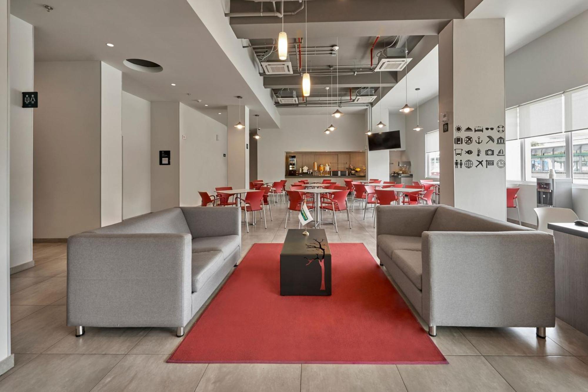 City Express Junior By Marriott Leon Centro De Convenciones Екстериор снимка
