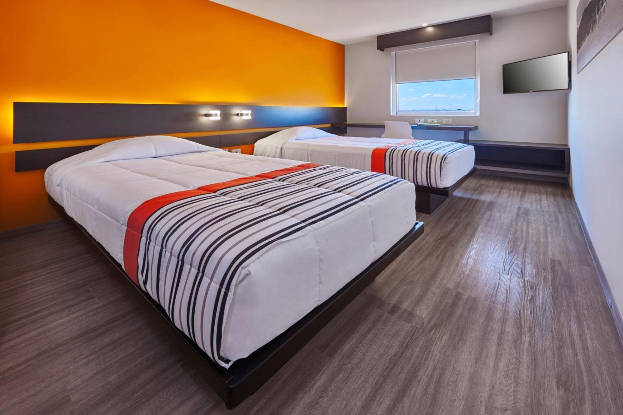 City Express Junior By Marriott Leon Centro De Convenciones Екстериор снимка