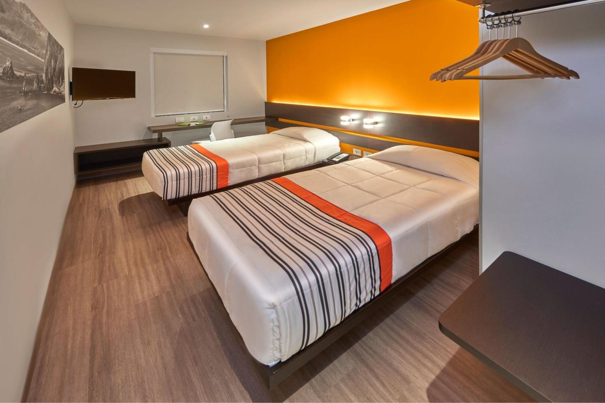City Express Junior By Marriott Leon Centro De Convenciones Екстериор снимка