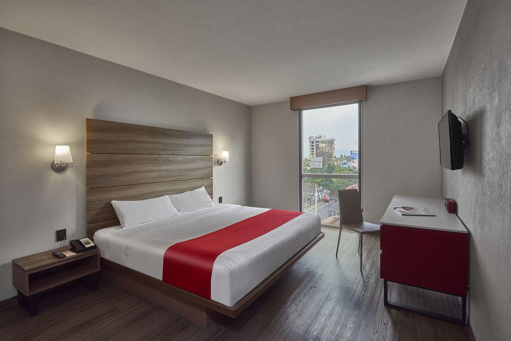 City Express Junior By Marriott Leon Centro De Convenciones Екстериор снимка
